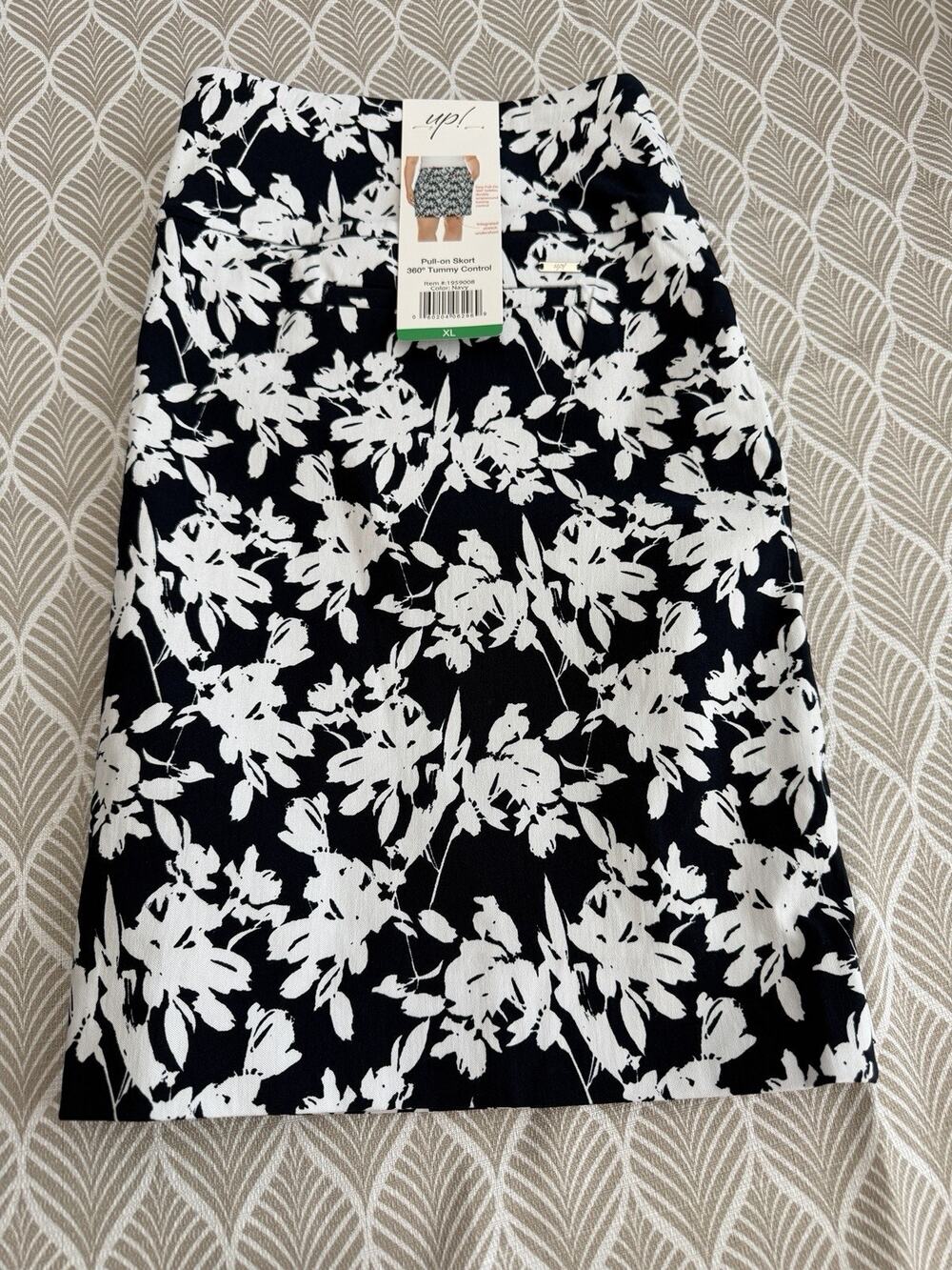 UP! Women's Pull-On Wrap Skort With Tummy Control Navy Floral Size: XLarge, NWT